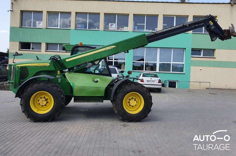 John Deere 3420